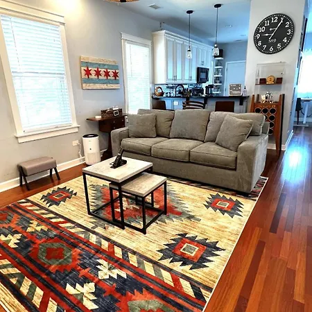 Cozy Chicago Apartment Next To The River
